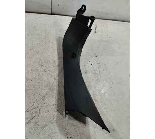 Накладка крышки багажника правая