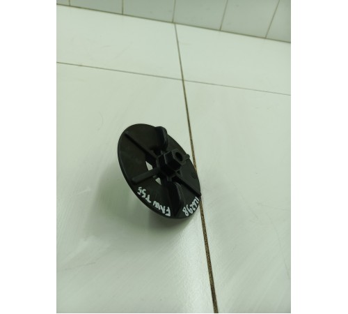 Болт крепления запасного колеса