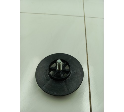 Болт крепления запасного колеса