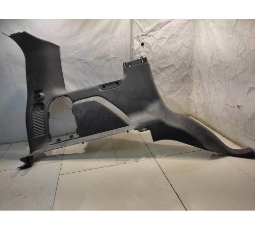 Обшивка багажника (левая)