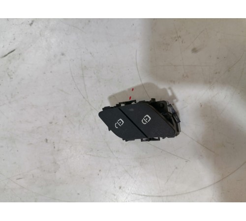 Кнопка блокировки двери передняя левая