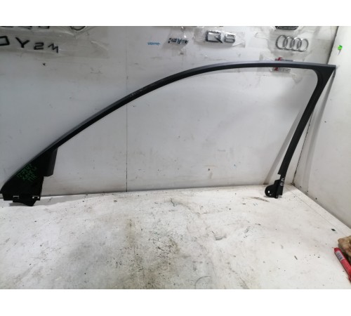 Уплотнитель стекла передний правый внутренний