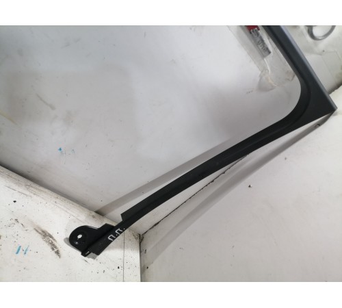 Уплотнитель стекла передний правый внутренний