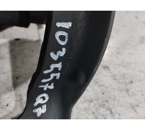 Петля крышки багажника левая