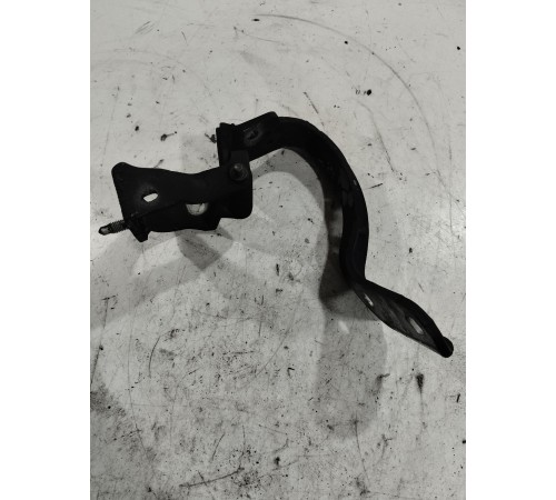 Петля крышки багажника левая