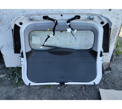 Крышка багажника в сборе