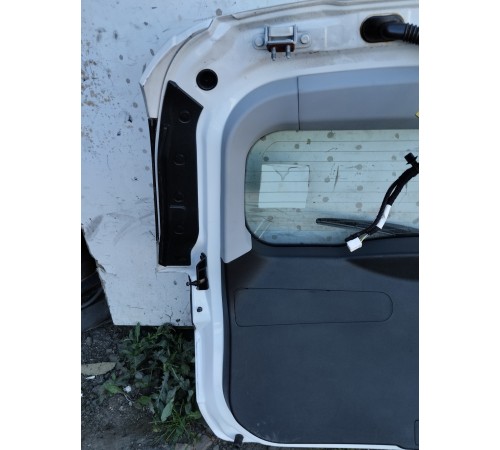 Крышка багажника в сборе