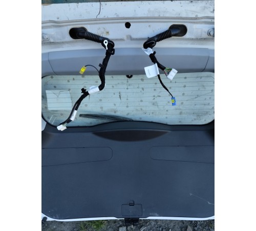 Крышка багажника в сборе