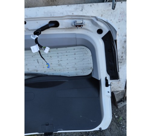 Крышка багажника в сборе