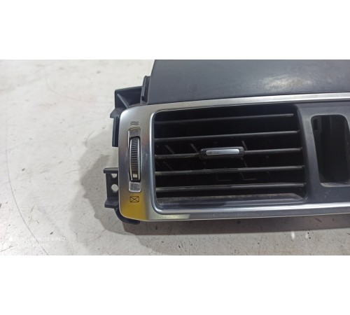 Воздушный дефлектор центральный в сборе