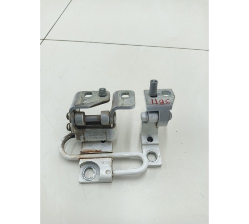 Комплект петель задней правой двери