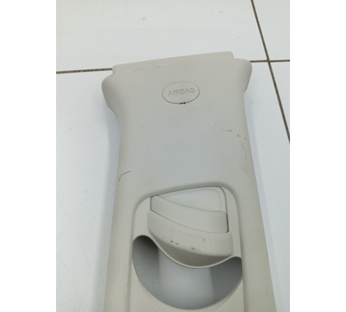 Обшивка центральной стойки правая верхняя