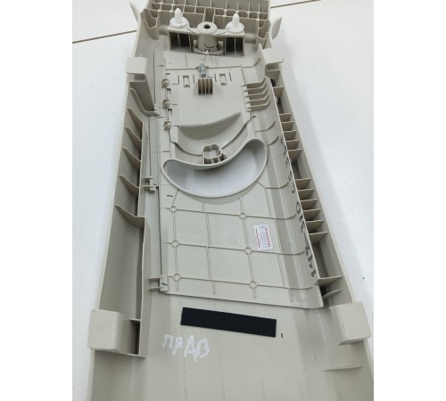 Обшивка центральной стойки правая верхняя