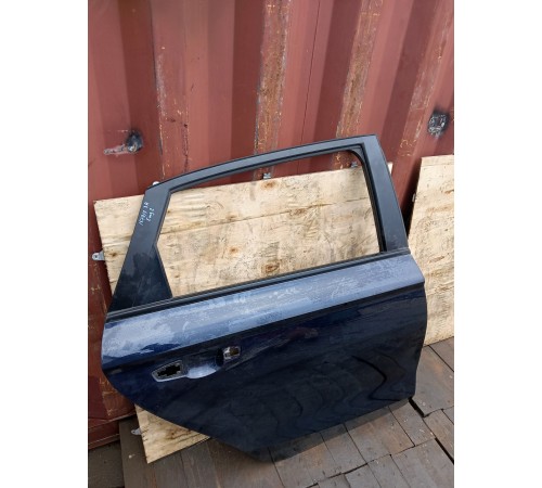 Дверь задняя правая (уценка)