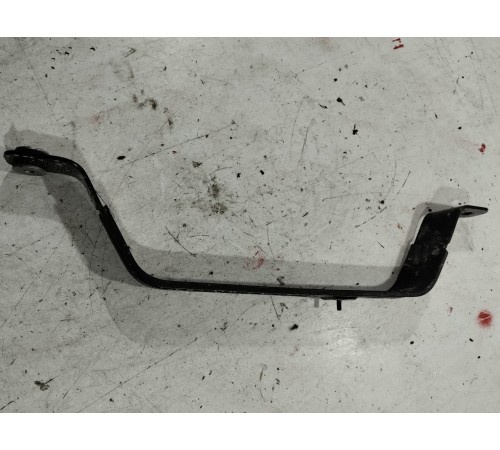 Крепление топливного бака правое