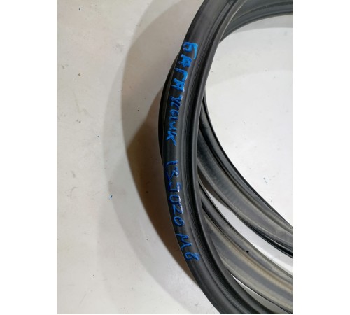 Уплотнитель двери багажника