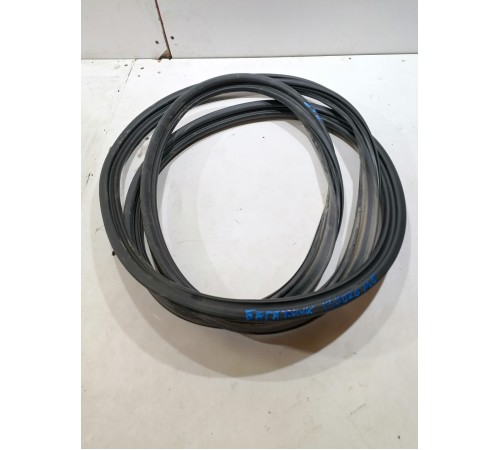 Уплотнитель двери багажника