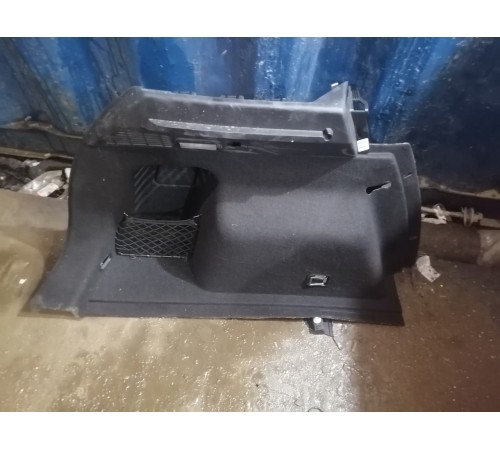 Обшивка багажника правая