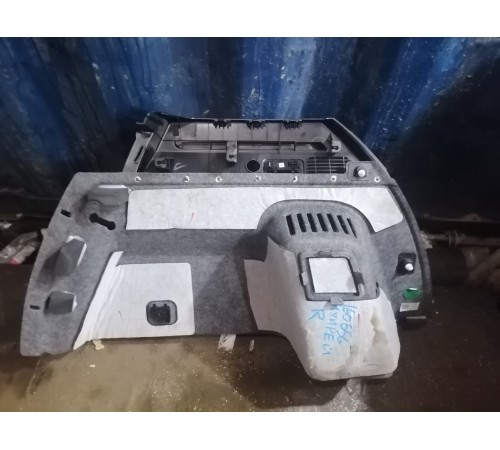 Обшивка багажника правая