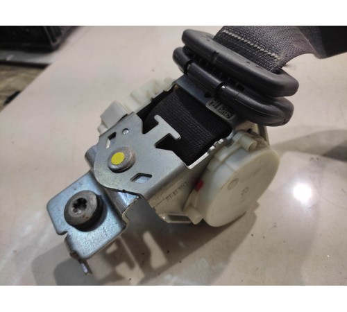 Ремень безопасности (задний, правый)