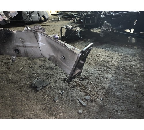 Лонжерон (передний, левый)