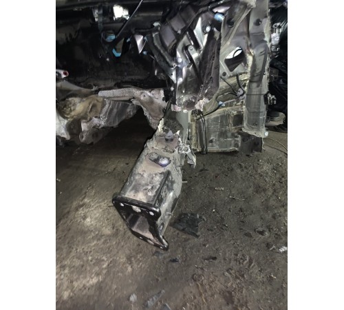 Лонжерон (передний, левый)