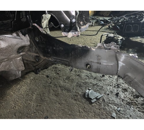 Лонжерон (передний, левый)