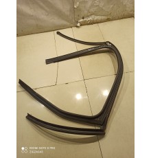 Уплотнитель стекла (задний правый верхний)