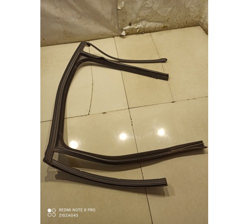 Уплотнитель стекла (задний правый верхний)