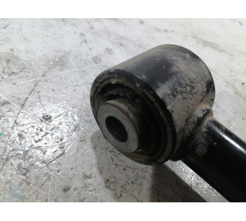 Рычаг поперечный задний правый нижний