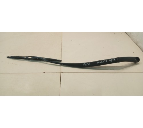 Поводок стеклоочистителя правый передний
