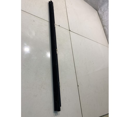 Уплотнитель стекла (задний, левый, внутренний))