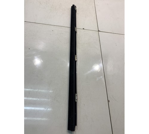 Уплотнитель стекла (задний, левый, внутренний))