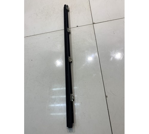 Уплотнитель стекла (задний, левый, внутренний))