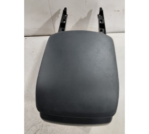 Подлокотник центральной консоли