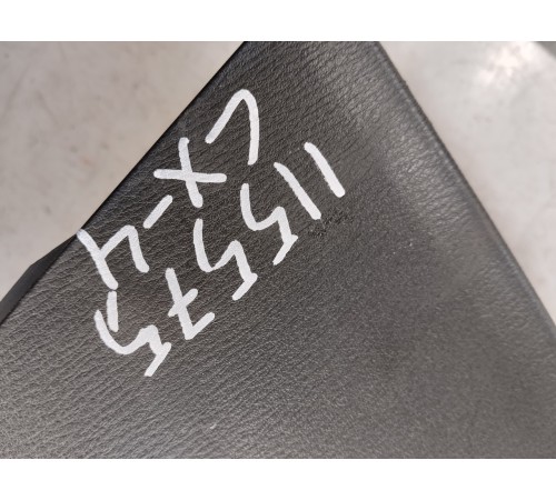 Подлокотник центральной консоли