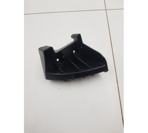 Кронштейн заднего бампера правый клипса