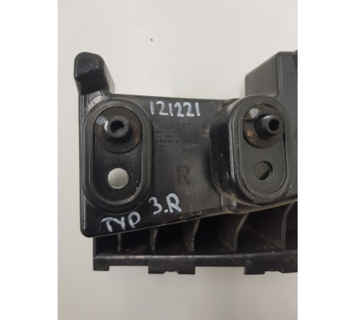 Кронштейн заднего бампера правый клипса