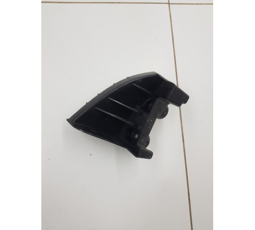 Кронштейн заднего бампера правый клипса