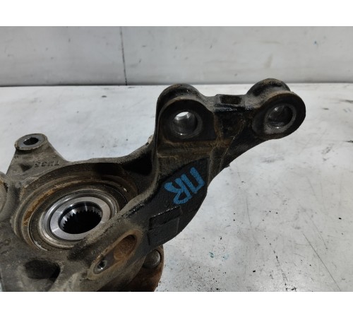 Кулак поворотный передний правый