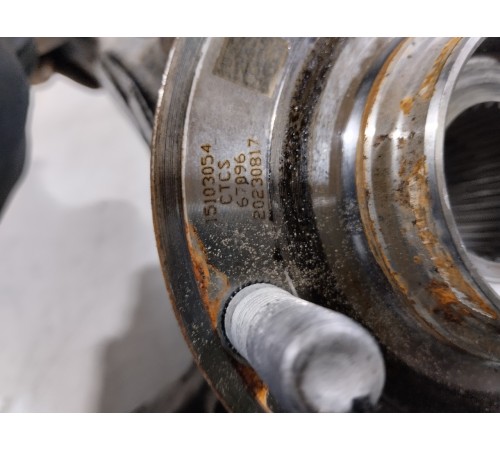 Кулак поворотный передний правый