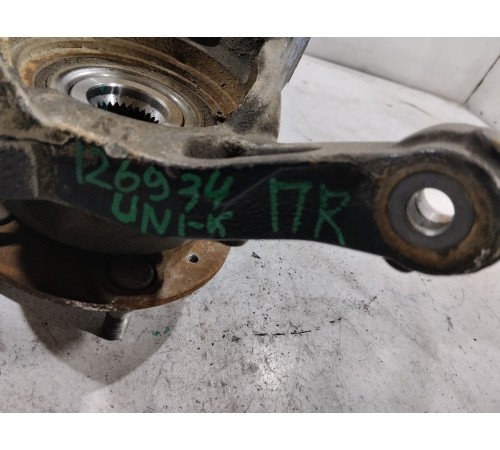 Кулак поворотный передний правый