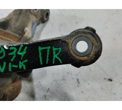 Кулак поворотный передний правый