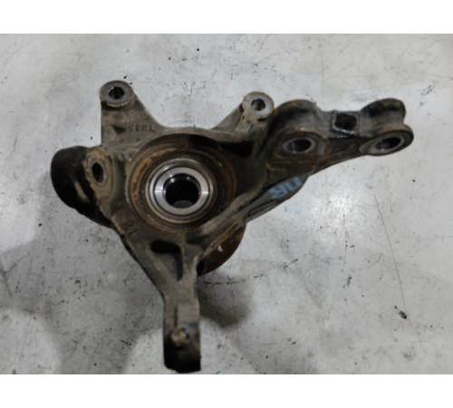 Кулак поворотный передний правый