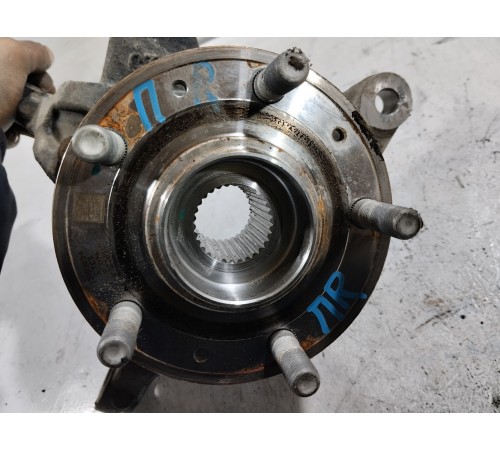 Кулак поворотный передний правый