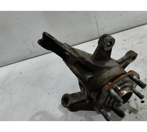 Кулак поворотный передний правый