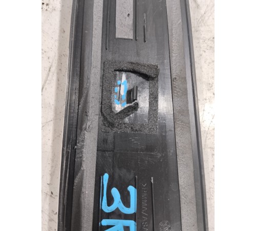 Накладка двери (задняя правая)