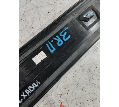 Накладка двери (задняя правая)