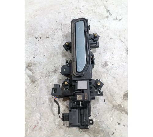 Ручка двери передняя правая внешняя