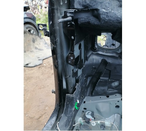 Стойка передней двери левая